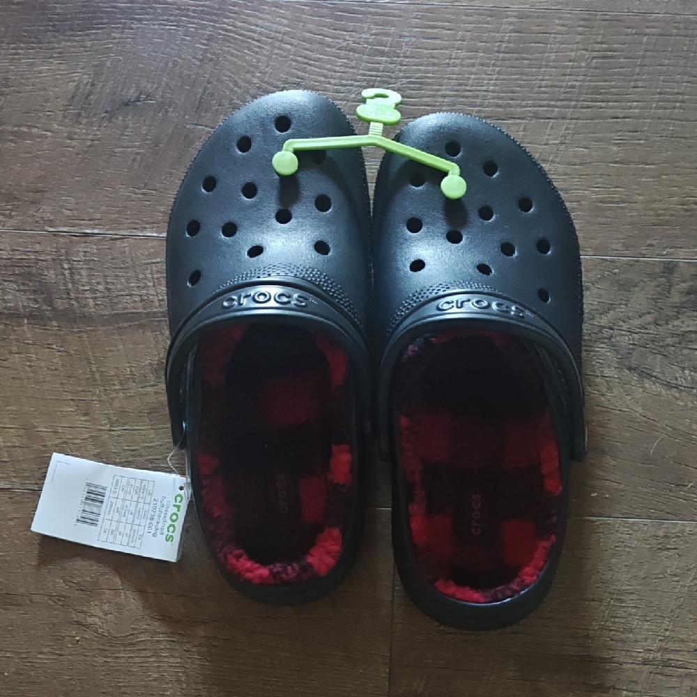 CROCS Classic Clog with Black Shell and Red/Black Fleece Lining NWT - Picture 4 of 7